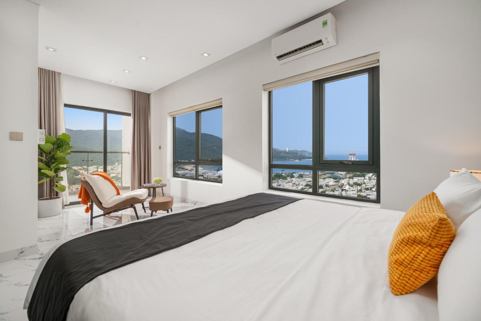 Penthouse Duplex 4 Bedrooms Ocean View, Rooftop Pool Apartment *